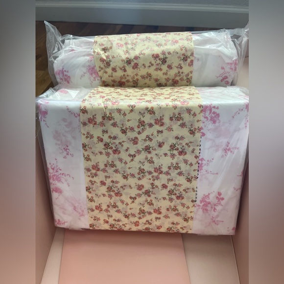NWT Queen LoveShackFancy Pastiche De Bouquet Pink Floral Sheet Sets. - Picture 3 of 4
